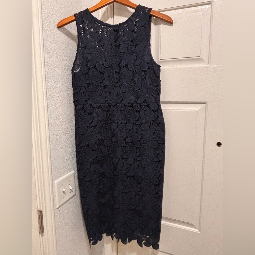 LOFT Petite Navy Lace Sheath Dress Sleeveless Floral Crochet Elegant Size 8P - Picture 3 of 12